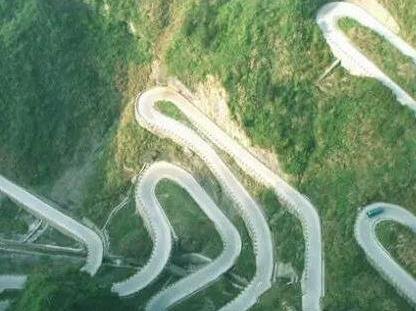 中國十大奇跡工程排行榜,杭州灣跨海大橋第一,掛壁公路第二