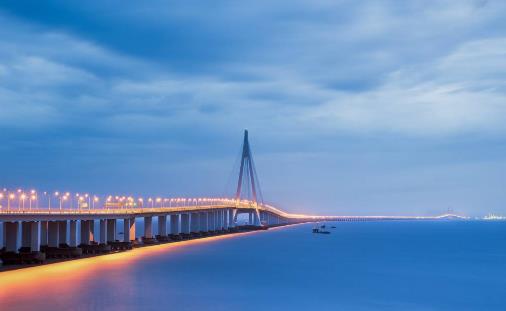 中國十大奇跡工程排行榜,杭州灣跨海大橋第一,掛壁公路第二