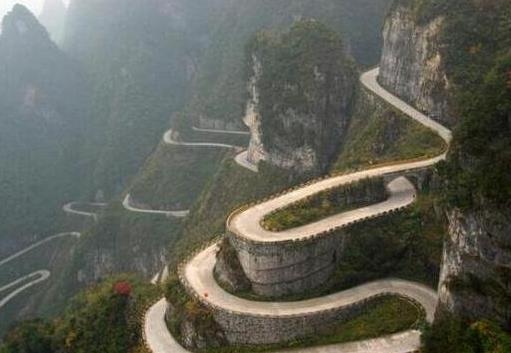 中國十大奇跡工程排行榜,杭州灣跨海大橋第一,掛壁公路第二