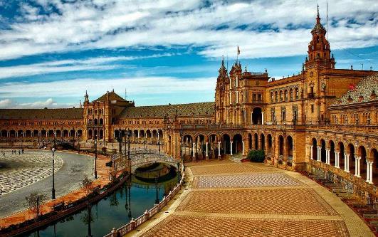 西班牙十大城市排行榜,巴塞羅那有天馬行空的建筑