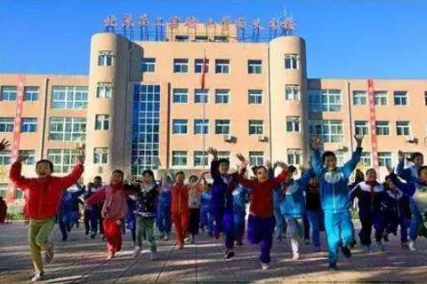 十大北京國際學校排行榜,北京力邁外國語學校學費15萬一年!