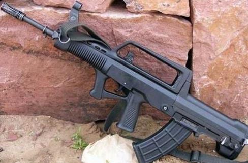 全球五種最厲害的槍械排行榜,AK-47第一,中國經典95式步槍第五
