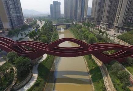 世界七座奇特大橋排名,長沙“中國結(jié)”步行橋此起彼伏