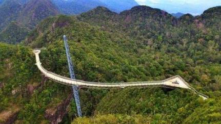 世界七座奇特大橋排名,長沙“中國結(jié)”步行橋此起彼伏