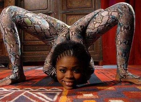 世界上5個身體最軟的人排名,印度男子能從從網球拍穿越!