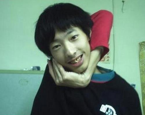 世界上5個身體最軟的人排名,印度男子能從從網球拍穿越!