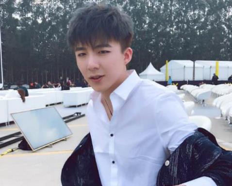 抖音十大男神排行榜,費啟鳴第一,張欣堯第二