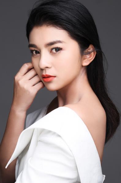 廣西十大美女明星排名,王鷗因《偽裝者》成名,張儷被愛(ài)奇藝封獎(jiǎng)