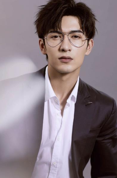 新疆十大帥哥明星排行榜,老戲骨陳建斌的作品你一定看過