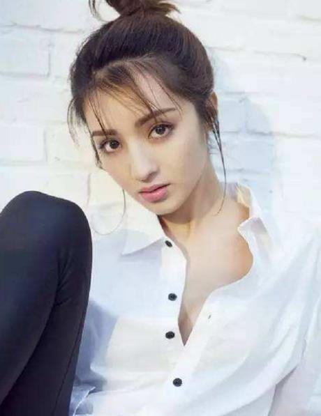 新疆十大美女明星排行榜,迪麗熱巴、佟麗婭都很有異域風情