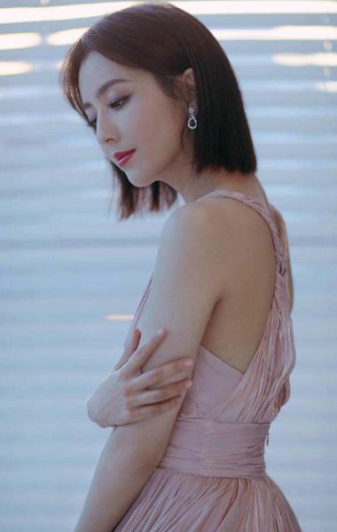 新疆十大美女明星排行榜,迪麗熱巴、佟麗婭都很有異域風情