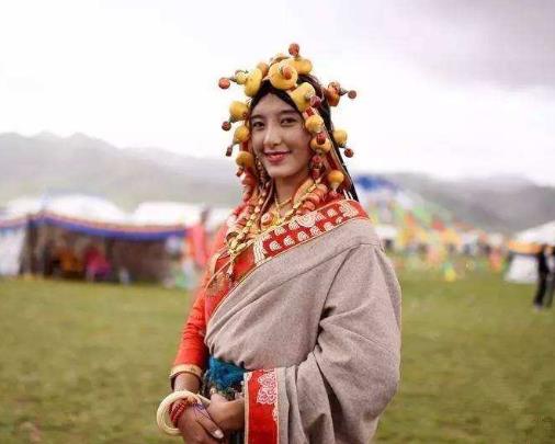 中國十大最美民族服飾排行榜,藏族服飾獨特又華麗