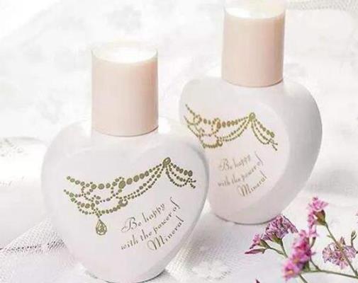 適合學生用的十款平價粉底液排名,露華濃粉底液24小時不脫妝!