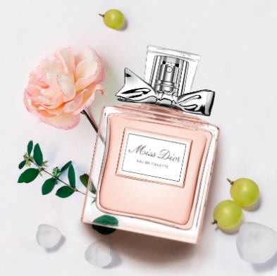 10款最具魅惑力的香水排名,香奈兒5號、YSL黑鴉片最受歡迎