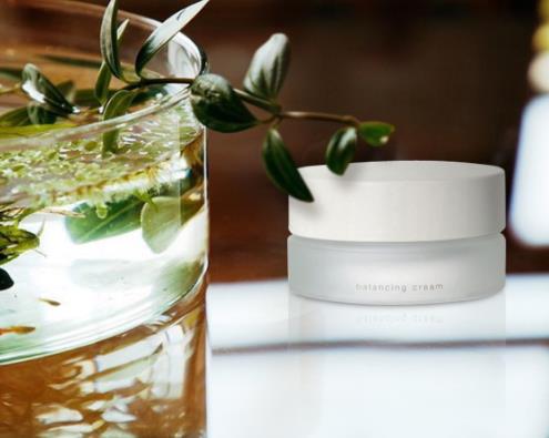 日本高端敏感肌護(hù)膚品排名,THREE平衡透潤(rùn)面霜能穩(wěn)定肌膚