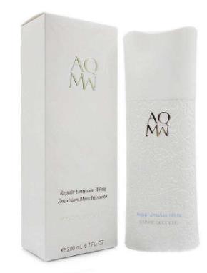 十大美白祛斑產品排名,黛珂曲酸美白晶鉆精華液可以滲透肌底