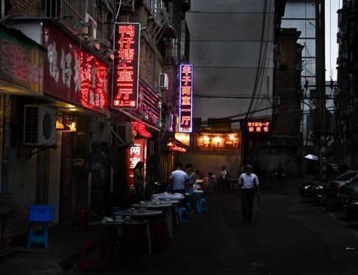 南昌必須去的小吃街排名,萬達金街、蛤蟆街人氣都很旺