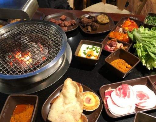 沈陽十大自助餐排行榜,皇朝萬鑫自助餐廳水果海鮮很豐盛