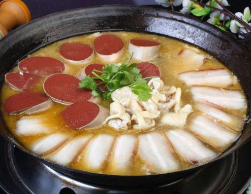 沈陽十大名吃排名,熏肉大餅酥脆可口,小雞燉蘑菇營養(yǎng)豐富