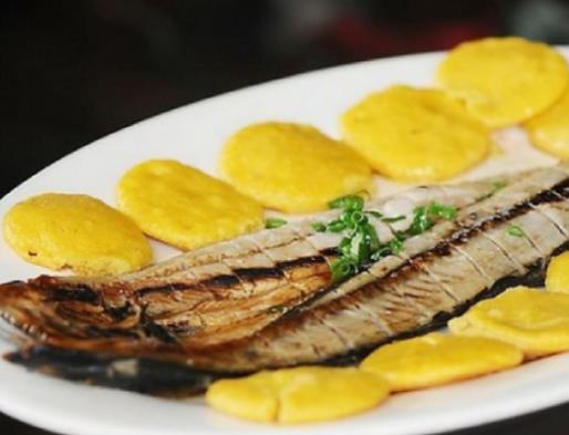 沈陽十大名吃排名,熏肉大餅酥脆可口,小雞燉蘑菇營養(yǎng)豐富