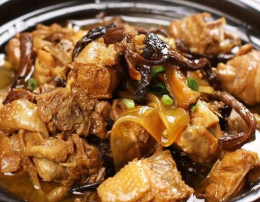 沈陽十大名吃排名,熏肉大餅酥脆可口,小雞燉蘑菇營養(yǎng)豐富