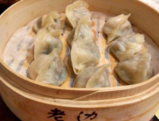 沈陽十大名吃排名,熏肉大餅酥脆可口,小雞燉蘑菇營養(yǎng)豐富