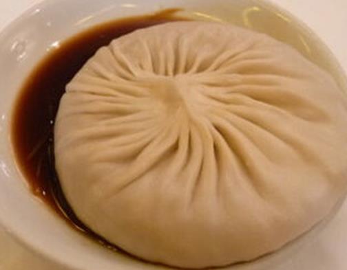 南京夫子廟必吃的小吃,回味鴨血粉絲人氣高,唐字臭豆腐很獨特