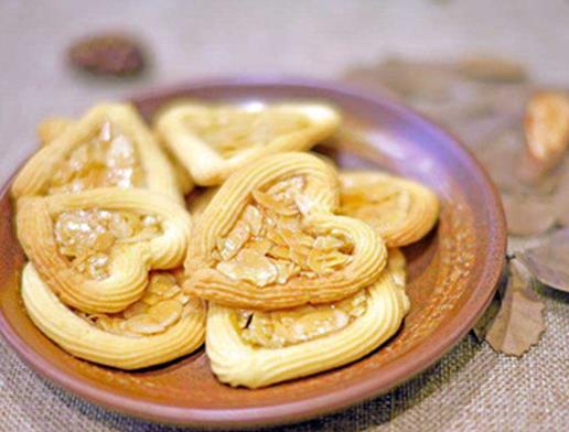 南京夫子廟必吃的小吃,回味鴨血粉絲人氣高,唐字臭豆腐很獨特