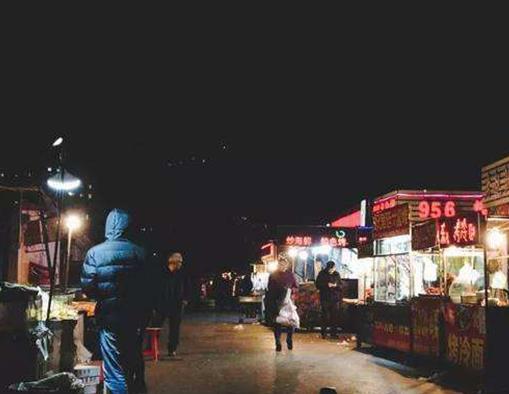 天津十大小吃街排名,遼寧路小吃街的煎餅果子很不錯