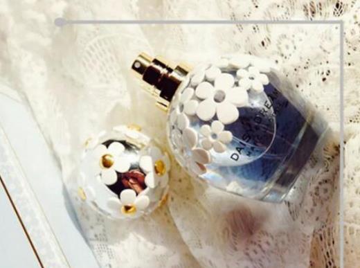 2020十大撩漢香水排行,Dior真我香水、YSL黑鴉片花之怒女神必備