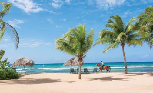 全球十大最美海灘排行榜,希臘納瓦焦海灘、牙買加半月灣美如仙境