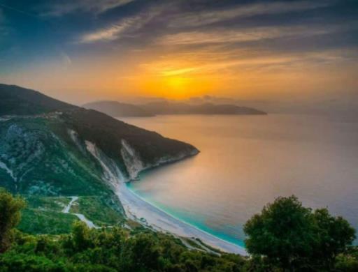 全球十大最美海灘排行榜,希臘納瓦焦海灘、牙買加半月灣美如仙境