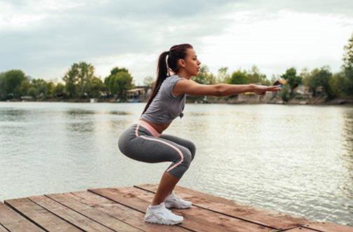 八大居家運動排行榜,平板支撐、深蹲有效改善身體狀況