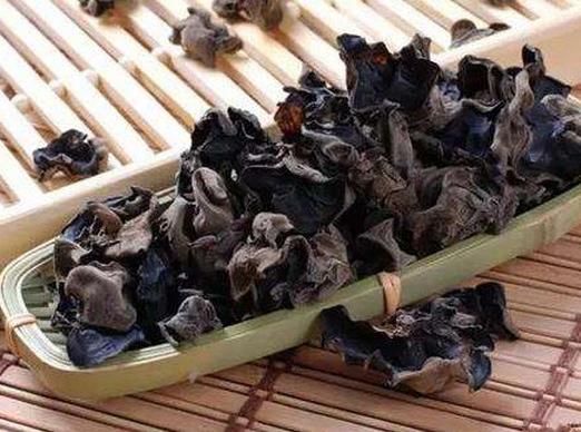 十大活血化瘀的食物排名,紅花能疏通經(jīng)絡(luò),當(dāng)歸緩解月經(jīng)不調(diào)