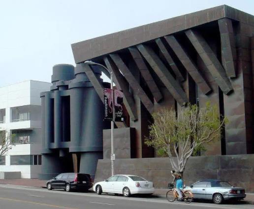 地球上最奇葩的建筑排名,波蘭哈哈屋、荷蘭立方體房屋很獨特