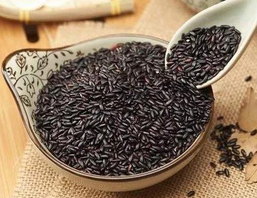 十大補血食物排行榜,當(dāng)歸氣味甘甜,烏骨雞可溫中益氣