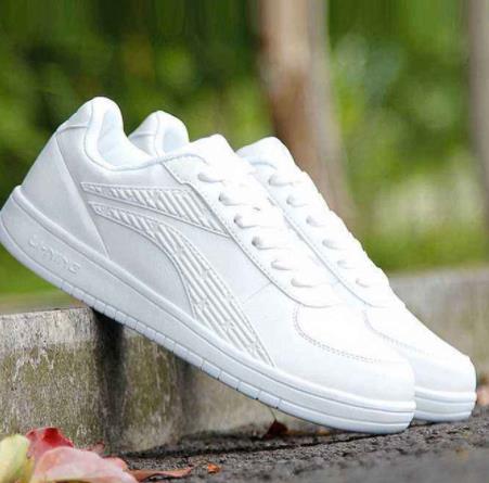 十大板鞋品牌排行榜,耐克深受大眾喜愛,阿迪達斯三葉草系列最受歡迎