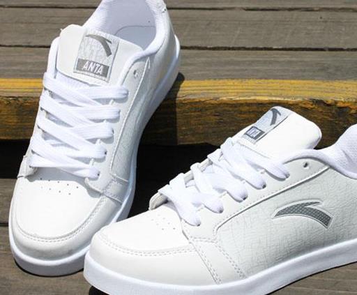 十大板鞋品牌排行榜,耐克深受大眾喜愛,阿迪達斯三葉草系列最受歡迎