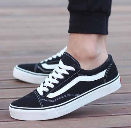 十大板鞋品牌排行榜,耐克深受大眾喜愛,阿迪達斯三葉草系列最受歡迎