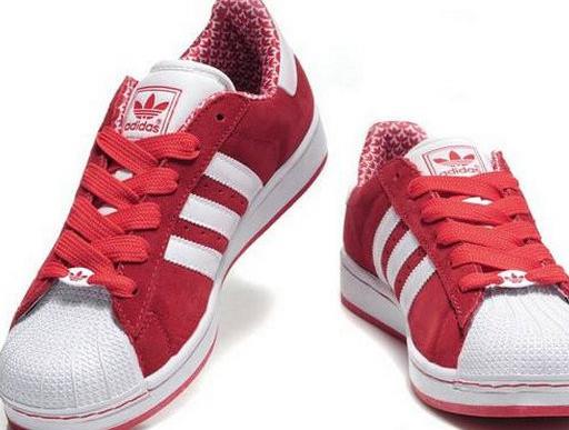 十大板鞋品牌排行榜,耐克深受大眾喜愛,阿迪達斯三葉草系列最受歡迎