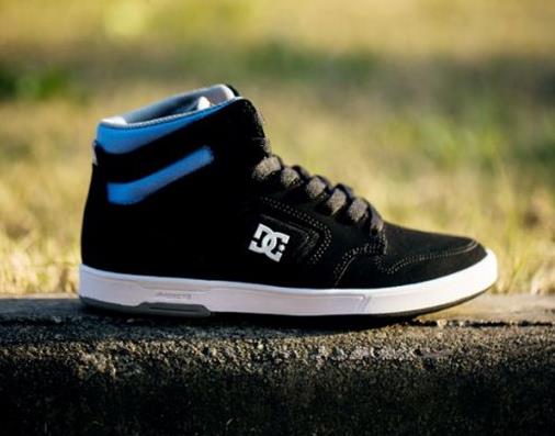 十大板鞋品牌排行榜,耐克深受大眾喜愛,阿迪達斯三葉草系列最受歡迎