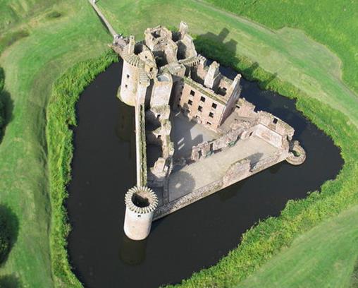 世界十大最讓人驚嘆的護城河,梅登城堡、博丁安城堡值得留戀