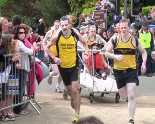 世界十大奇葩運動,床上賽車有幾十年歷史,極限燙衣很危險