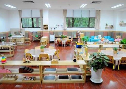 十大最合適女生報考的專業,學前教育、小語種都是很好的專業