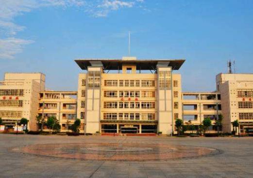 中國排名前十的高中學(xué)校,中國人民大學(xué)附屬中學(xué)、河北衡水中學(xué)有實力