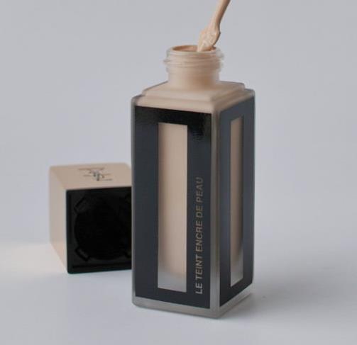 好用不脫妝粉底液排名,蘭蔻持粉底液、雅詩蘭黛粉底液輕薄無負擔