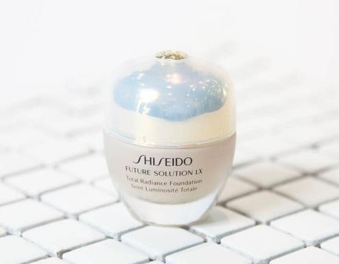 十大能夠打造奶油肌的粉底液,海藍之謎鎏光煥變粉底液打造偽素顏