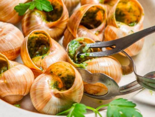 不容錯過的法國美食,法式焗蝸牛味道鮮美、可麗餅又叫法國蛋餅