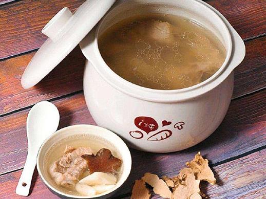 廣東十大靚湯排名,五指毛桃豬骨湯、黨參黃芪燉雞湯美味又滋補