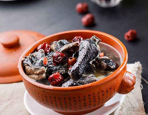 廣東十大靚湯排名,五指毛桃豬骨湯、黨參黃芪燉雞湯美味又滋補